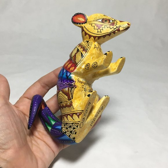Hand Carved and Painted Armadillo Alebrije. - Picture 13 of 14